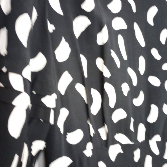 Uniqlo:C Black & White Balloon Sleeve Dress - Picture 6 of 13